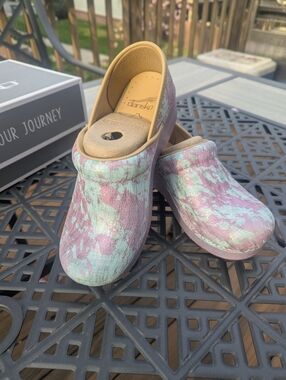 Dansko Clog 37 Wide Pro Pink Iridescent Candy Sky